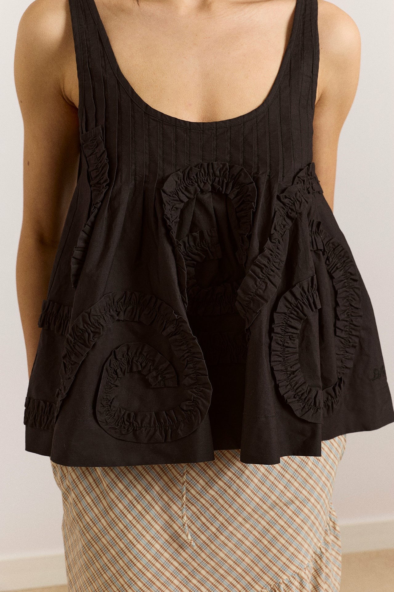 stella ruffle cami - black