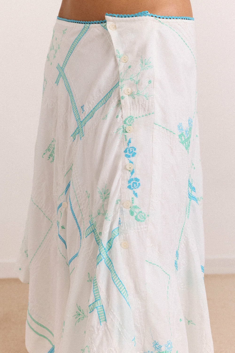 corinne hanky hem midi skirt - white/blue embroidery