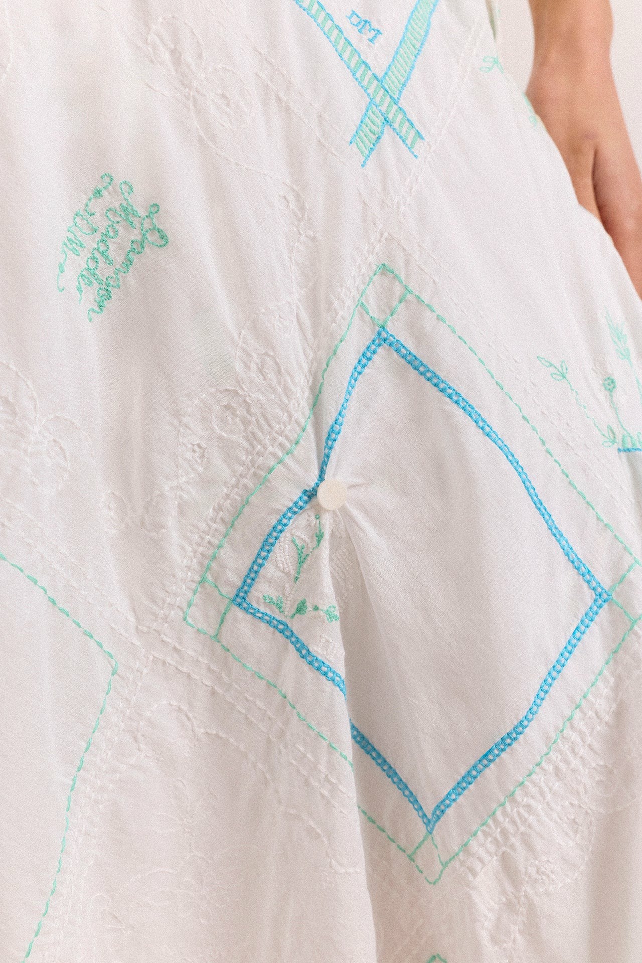 corinne hanky hem midi skirt - white/blue embroidery