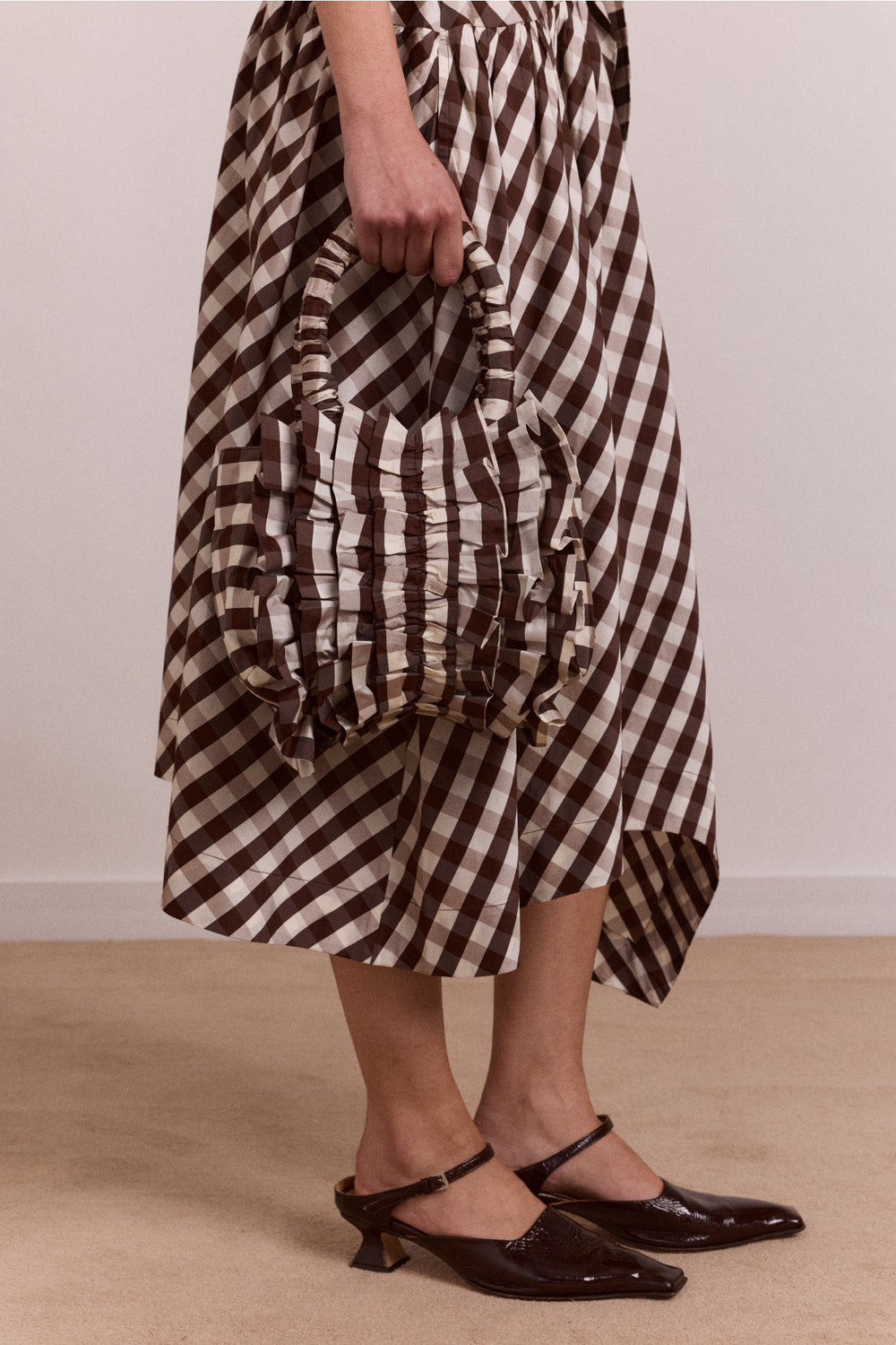 alani ruffle bag - choc
