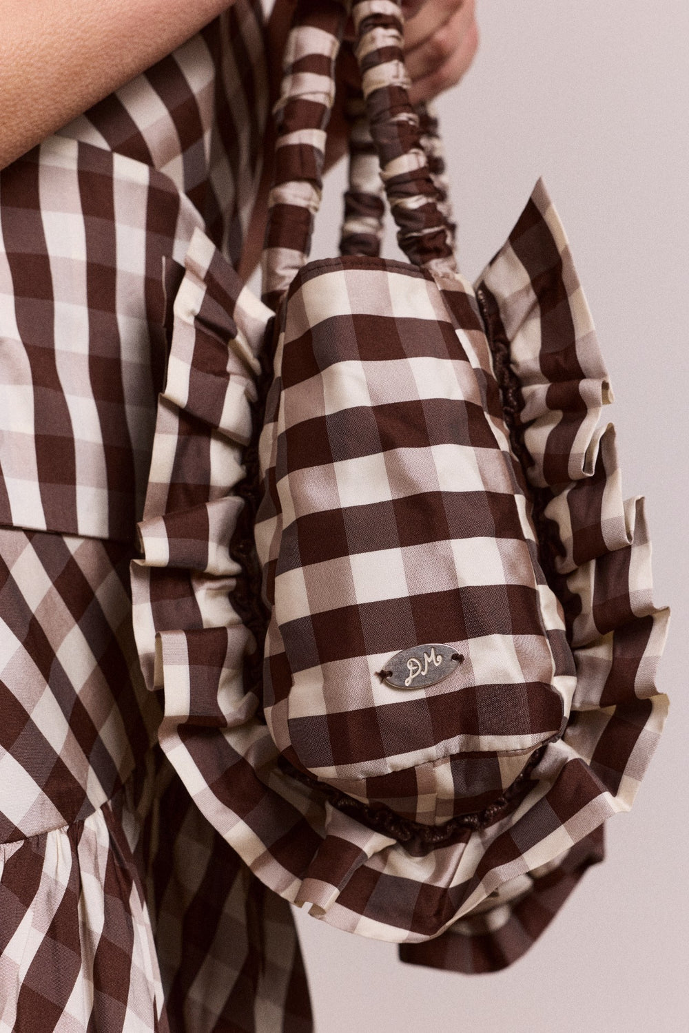 alani ruffle bag - choc