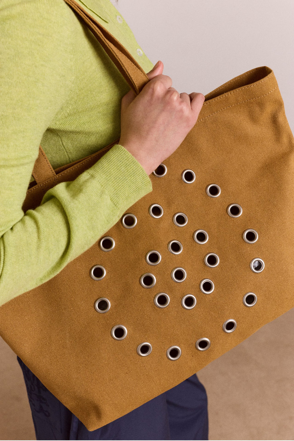 raine swirly eyelet tote bag - toffee