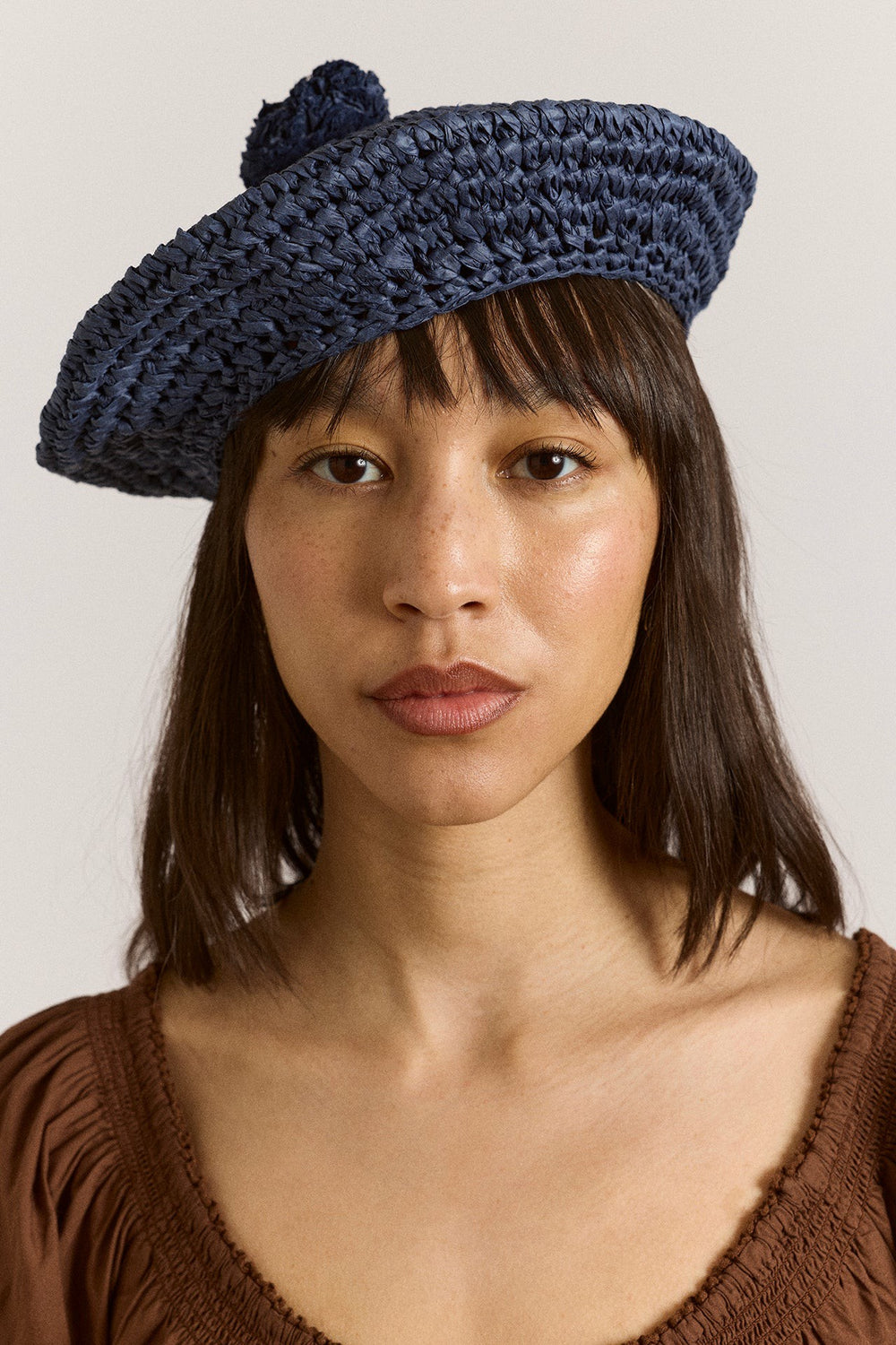 raffia pom pom beret - navy