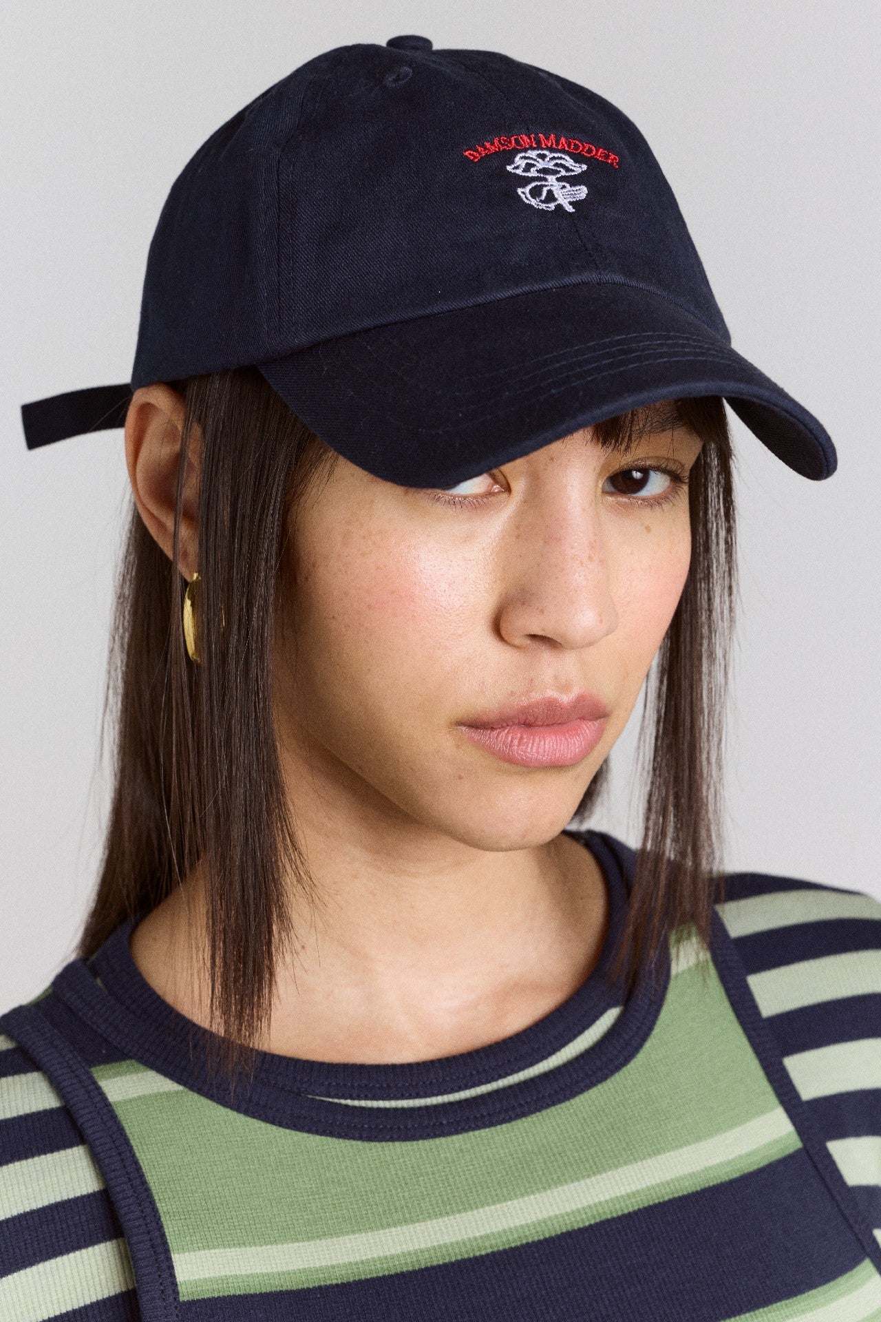 cap with flower embroidery - navy
