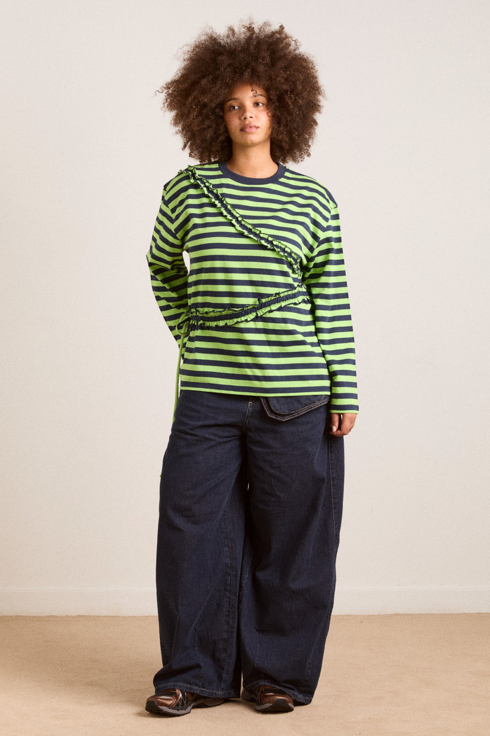 prudie ruffle tee - navy/lime