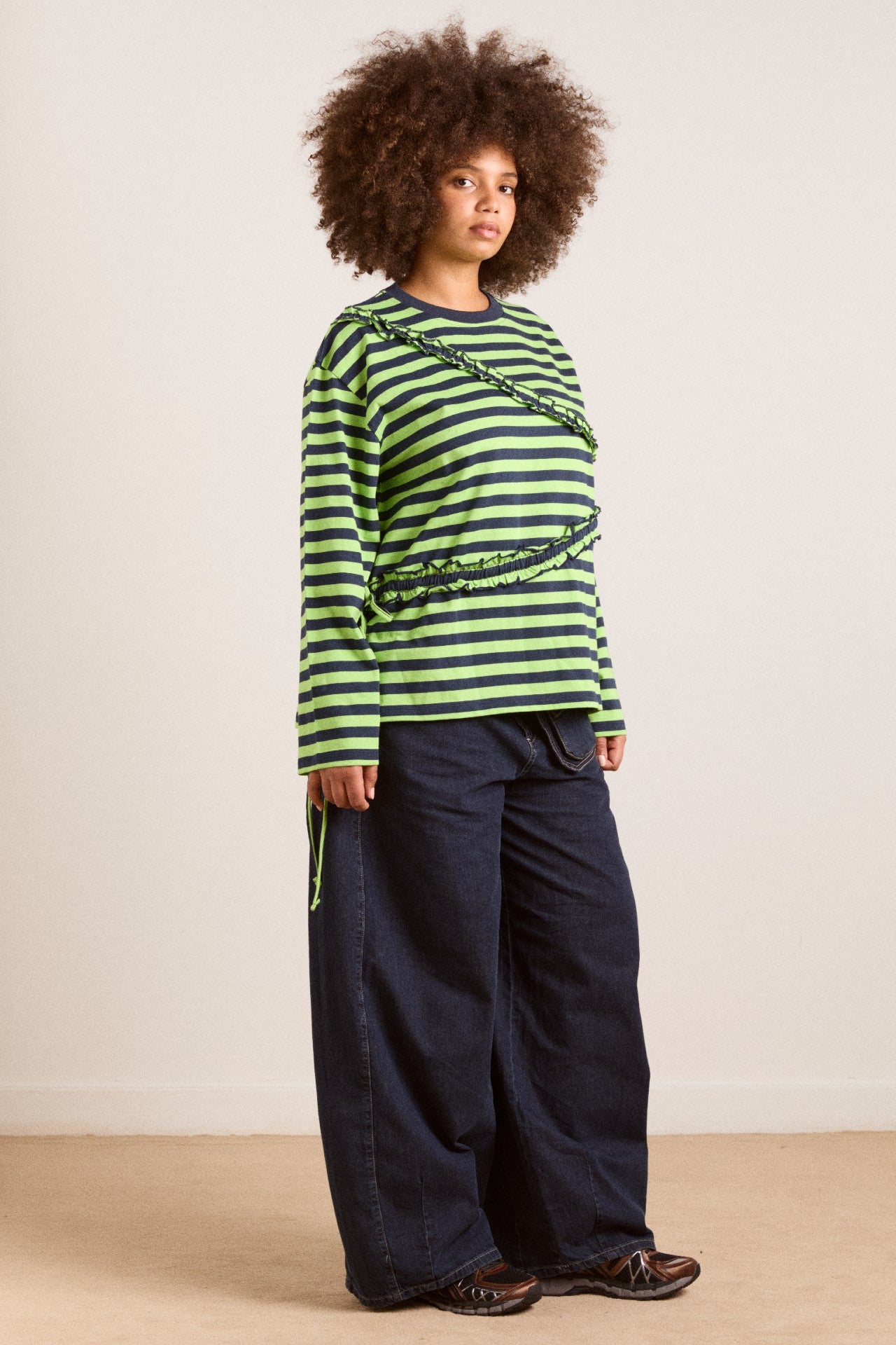 prudie ruffle tee - navy/lime