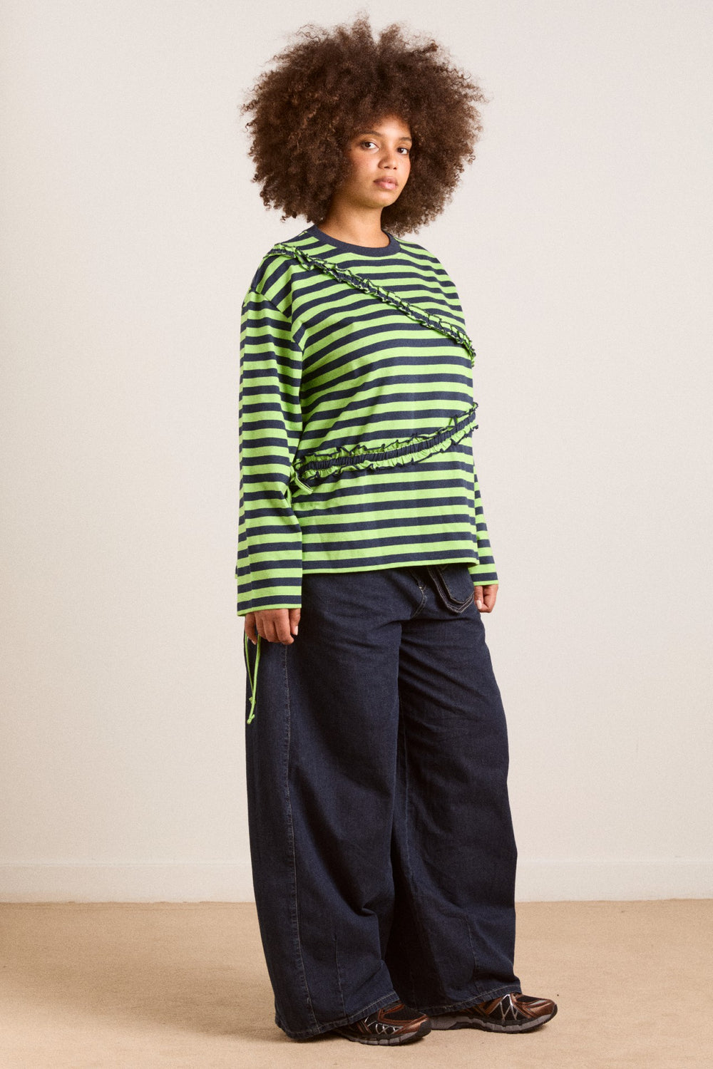 prudie ruffle tee - navy/lime
